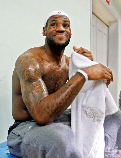 CCTV.com-图文:魔术骑士备战中国赛 詹姆斯接