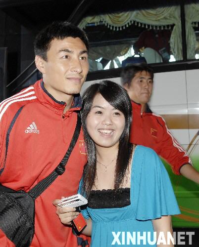 CCTV.com-亚洲杯:中国足球队队员在马来西亚