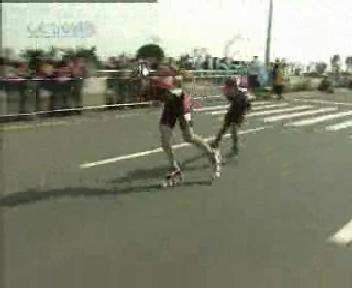 CCTV.com-[视频]轮滑马拉松:速度、激情与危险