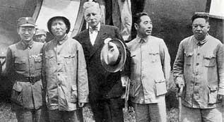1945年毛泽东赴重庆谈判中华民族经过浴血奋战赢得抗日战争胜利后