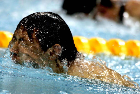 残奥金牌拍出30万 无臂游泳冠军感动中国